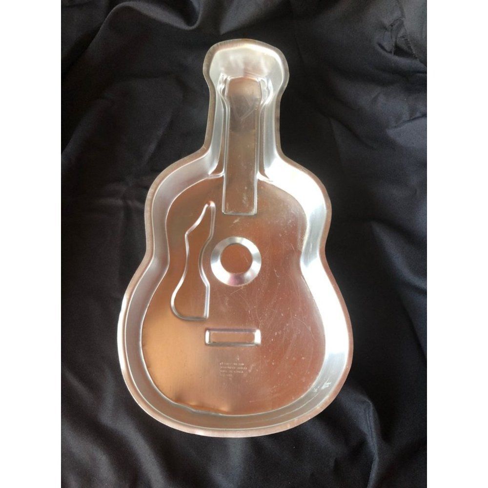 vintage Wilton guitar music cake pan